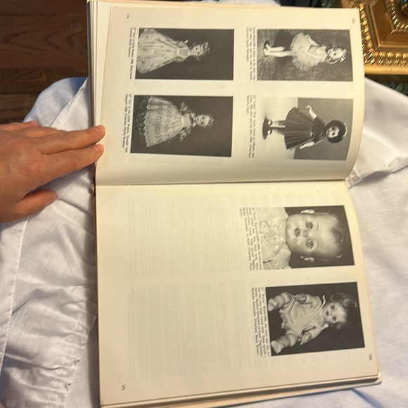 1978 Madame Alexander Collector's Dolls Book - Picture 12 of 16